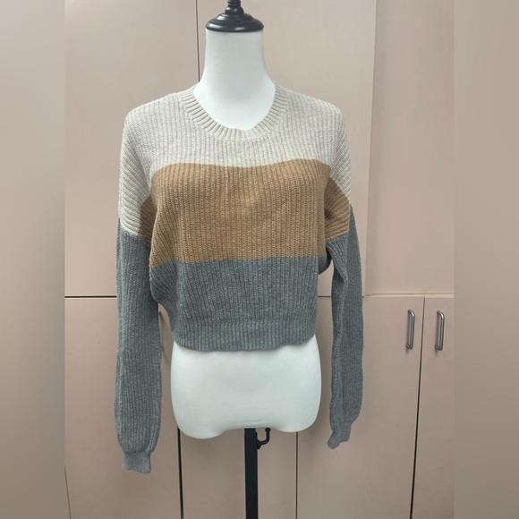Hollister Sweaters - Hollister Cream, Brown, and Gray Color Block Cropped Sweater size small